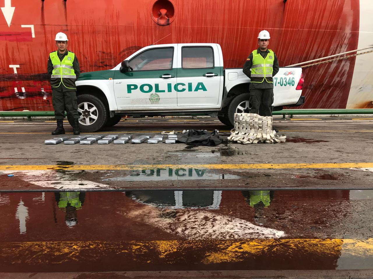 Buzos-de-la-Policía-Antinarcóticos-encontraron-cocaína 