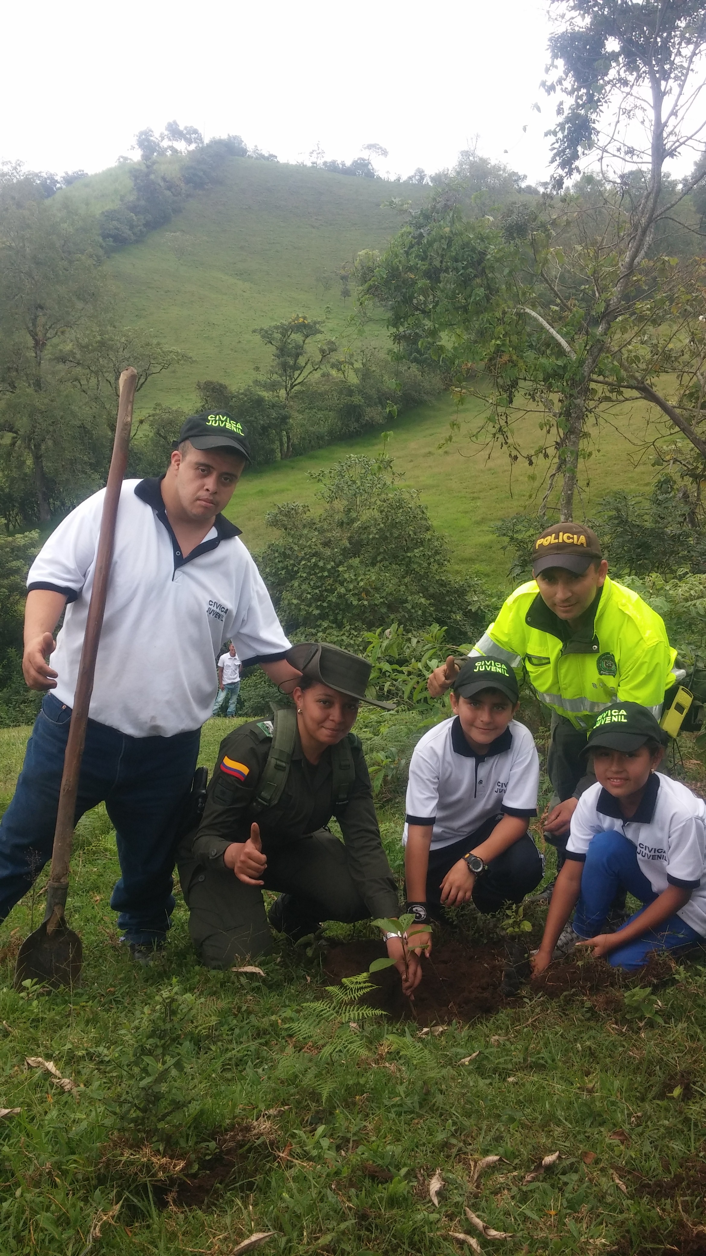 La Policía Nacional y los niños del departamento de Nariño comprometidos con el medio ambiente