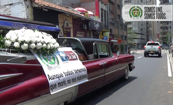 Campaña en calles de Medellín con carro fúnebre hacemos pedagogía para evitar contagio coronavirus