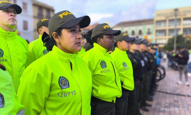 Uniformados de la Seccional de Investigación Criminal de la Policía Nacional formando 