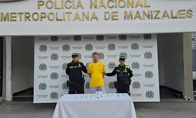 Dos polic&iacute;as y_capturado_por_trafico