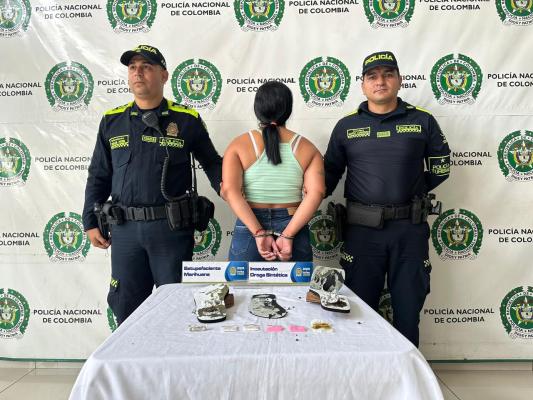 La Polic&iacute;a Metropolitana de Bucaramanga captura en flagrancia a mujer por porte, tr&aacute;fico y fabricaci&oacute;n de estupefacientes