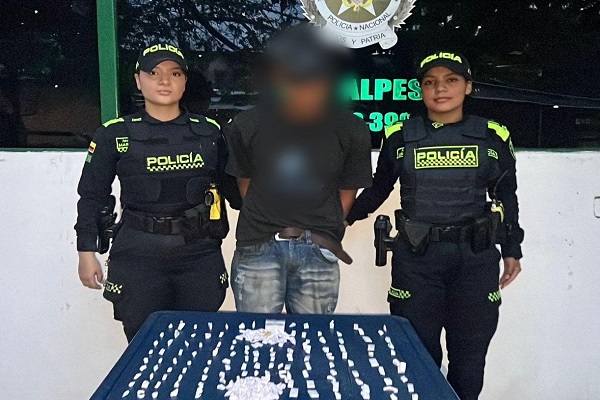 Dos Polic&iacute;as y una persona capturada por el delito de trafico de estupefacientes