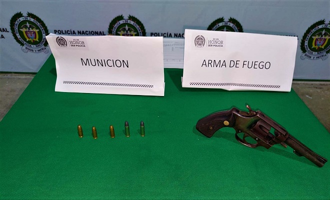 Incautan de arma de fuego