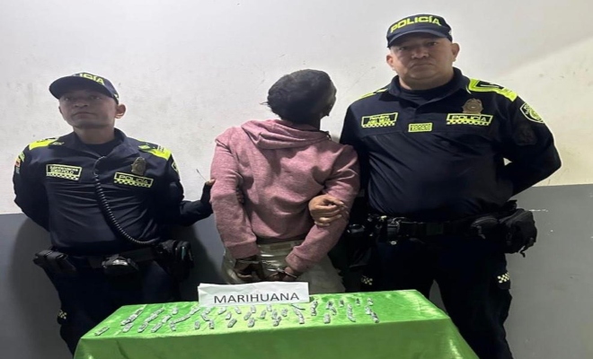 Dos polic&iacute;as, un capturado y elementos incautados