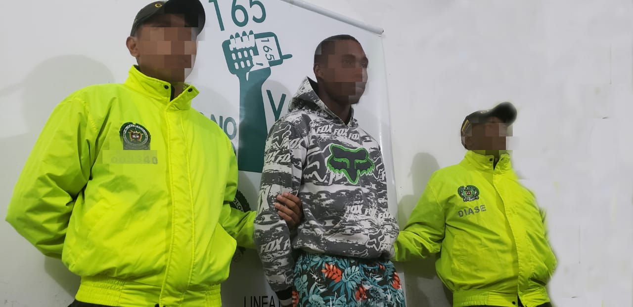 Intimidaba a isleños a través de mensajes de chat