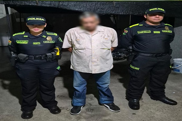 Dos polic&iacute;as y un hombre capturado por porte ilegal de armas de fuego