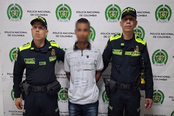 Dos uniformados y un capturado en Manizales