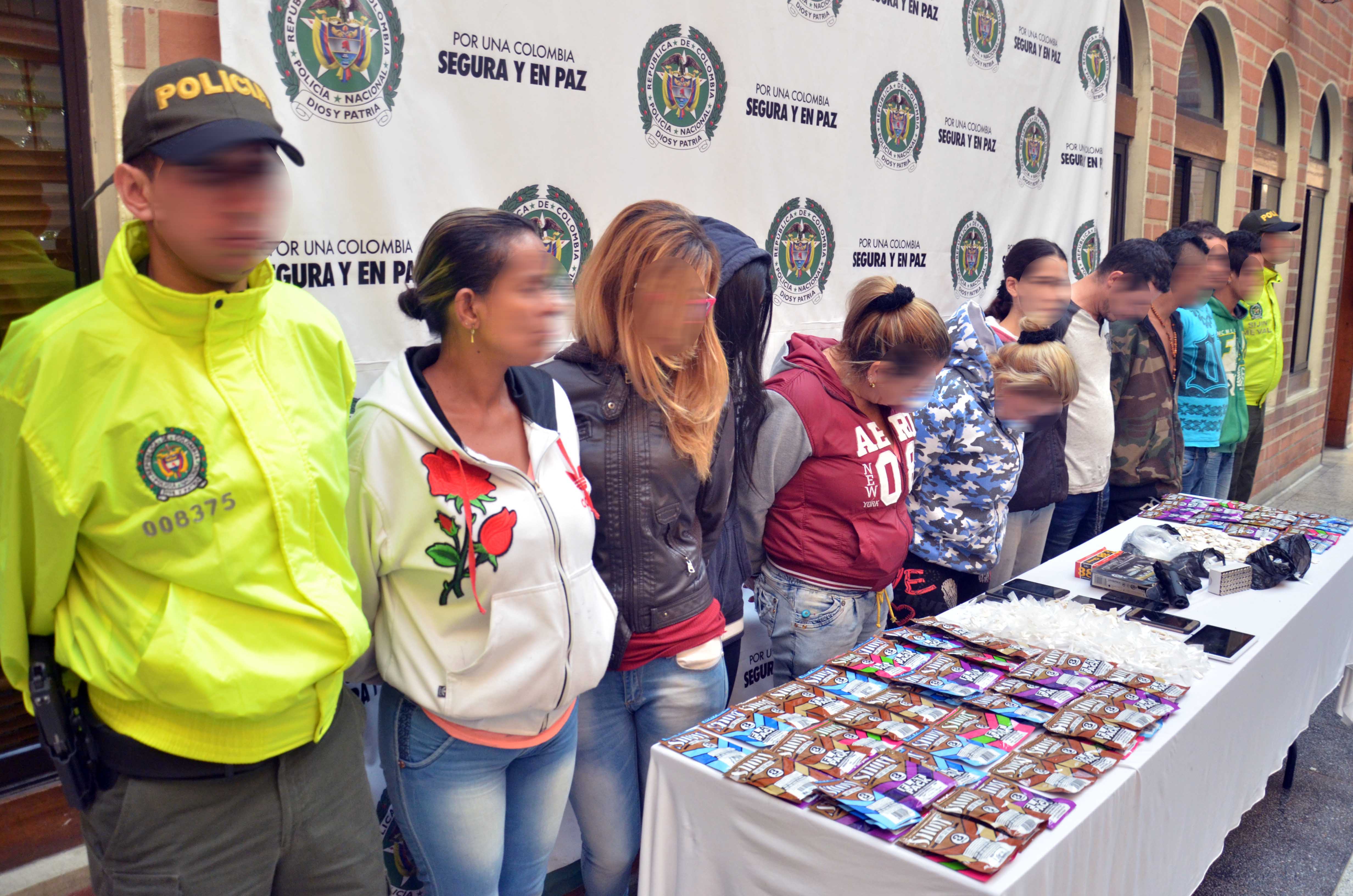 Policías de la Sijin custodian capturados en Itagüí
