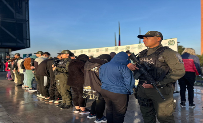 Presentación de 33 capturados que integrarían una organización criminal dedicada a la extorsión digital en la modalidad de engaño