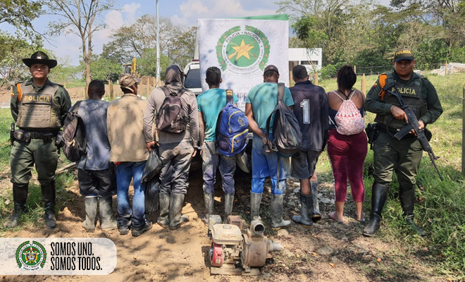 Momento de la captura de 7 personas por minería ilegal