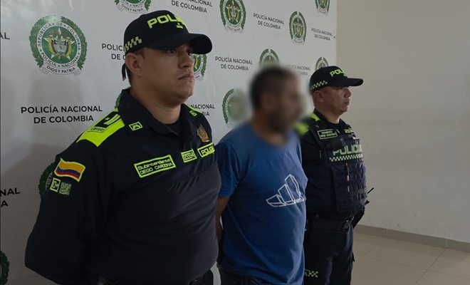 Dos polic&iacute;as y capturado por hurto