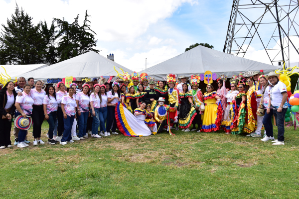 Personal de Bienestar en celebración de aniversario