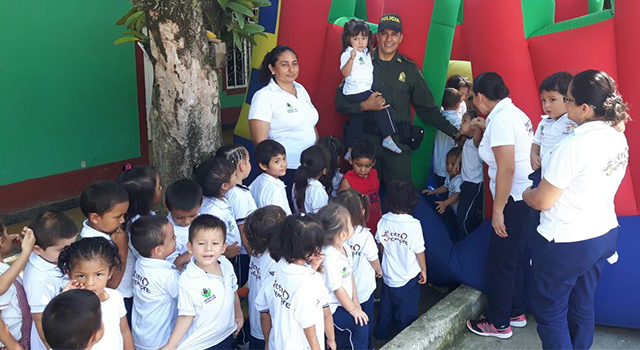 La Policía Nacional-celebró el mes de los niños-en 23 municipios del Meta