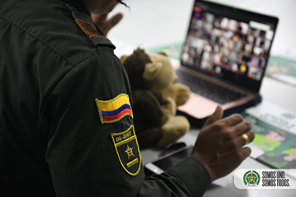 Con innovadora estrategia Policía dicta clases a través de plataformas digitales a niños niñas y adolescentes 