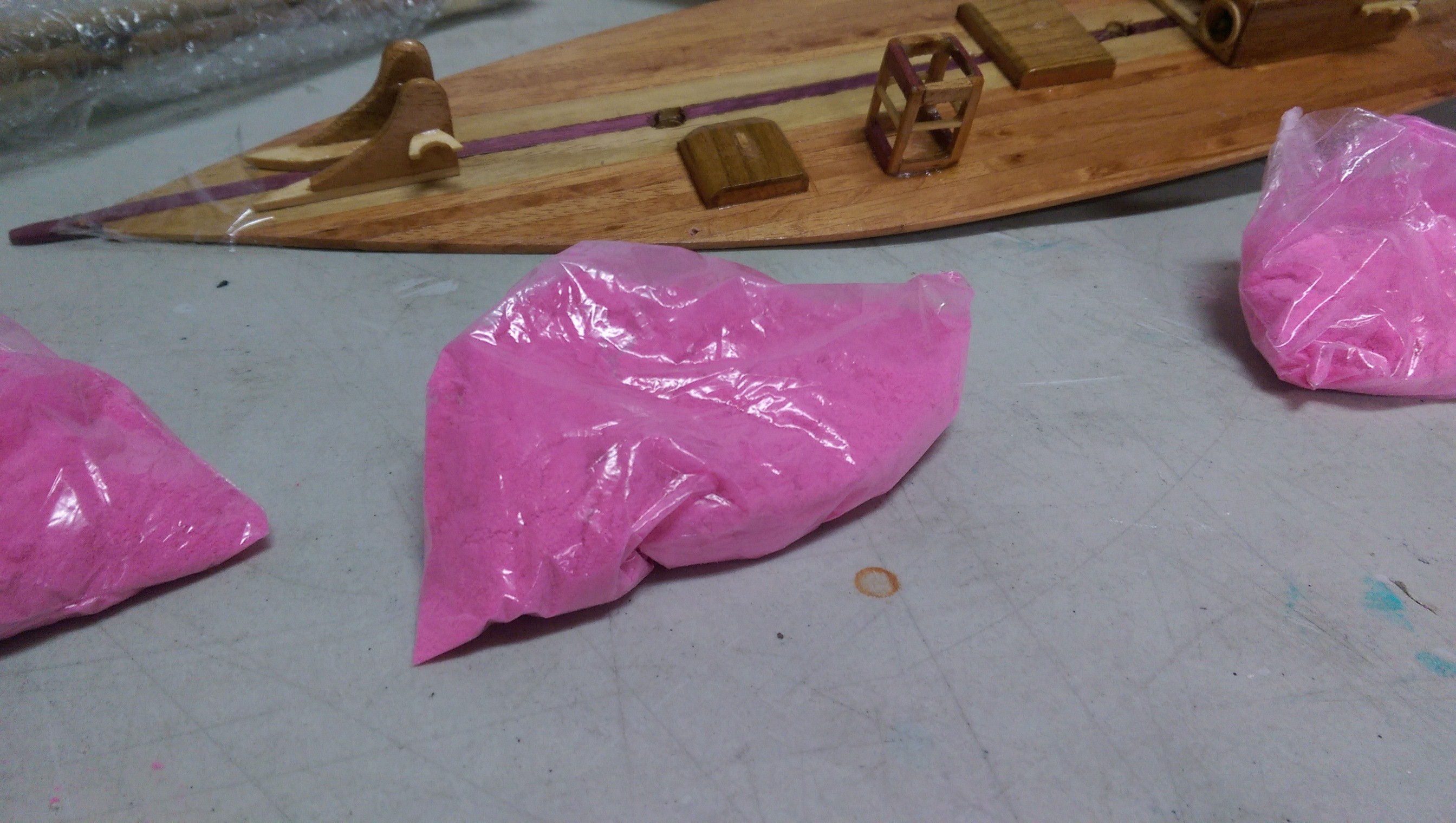 Incautada-tucibi-(2cb)-o-la-llamada-cocaína-rosada-en-las bodegas-de-carga-del-aeropuerto-internacional-el-dorado