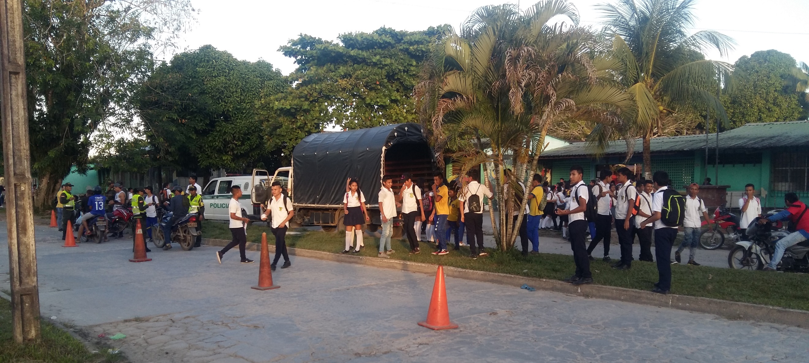 Aulas e inmediaciones de los colegios son objeto de la acción de los uniformados.