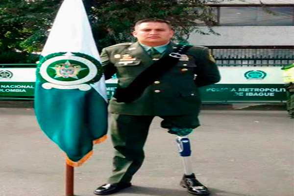 Primer policía amputado en elaborar prótesis 