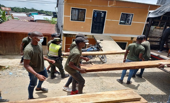 Construimos puente peatonal de madera para la comunidad del barrio horizonte parte baja.