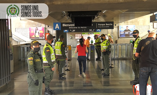 Controles policiales al ingreso al sistema de transporte masivo Metro