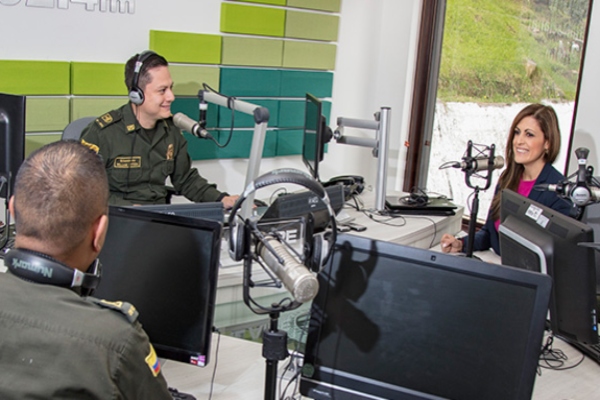 La historia tras los micrófonos 