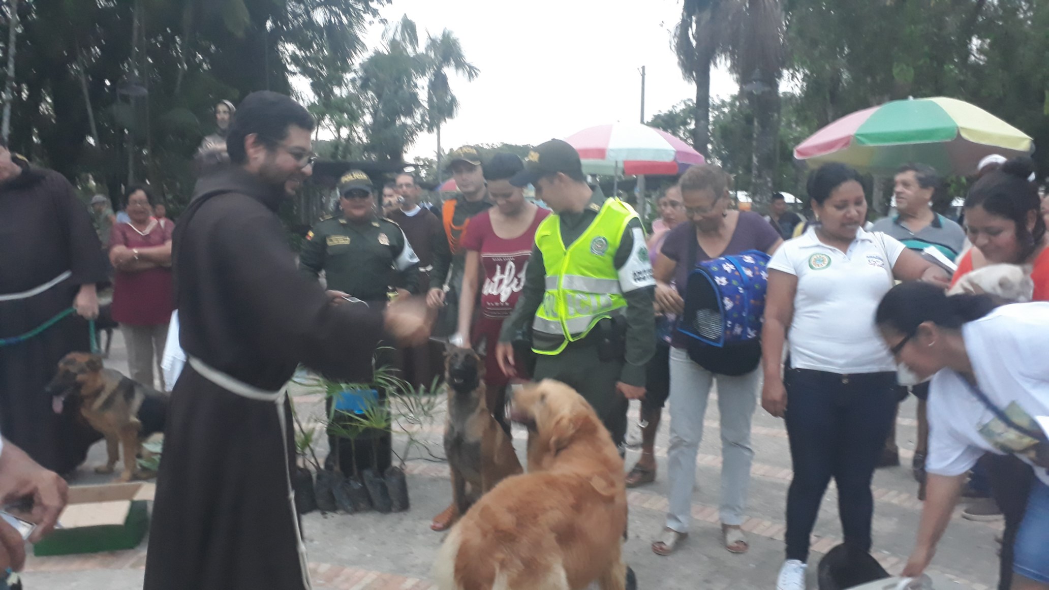 Policia ambiental, carabineros y guias caninos de la policia nacional lideraron la convocatoria 