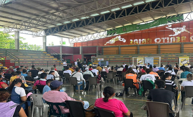 Diálogo con la comunidad.