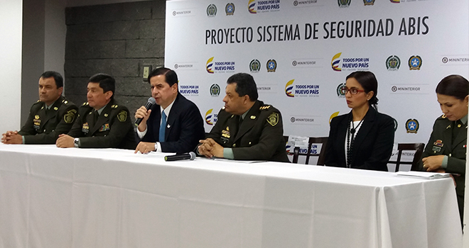 Convenio entre Ministerio del Interior y Policía Nacional