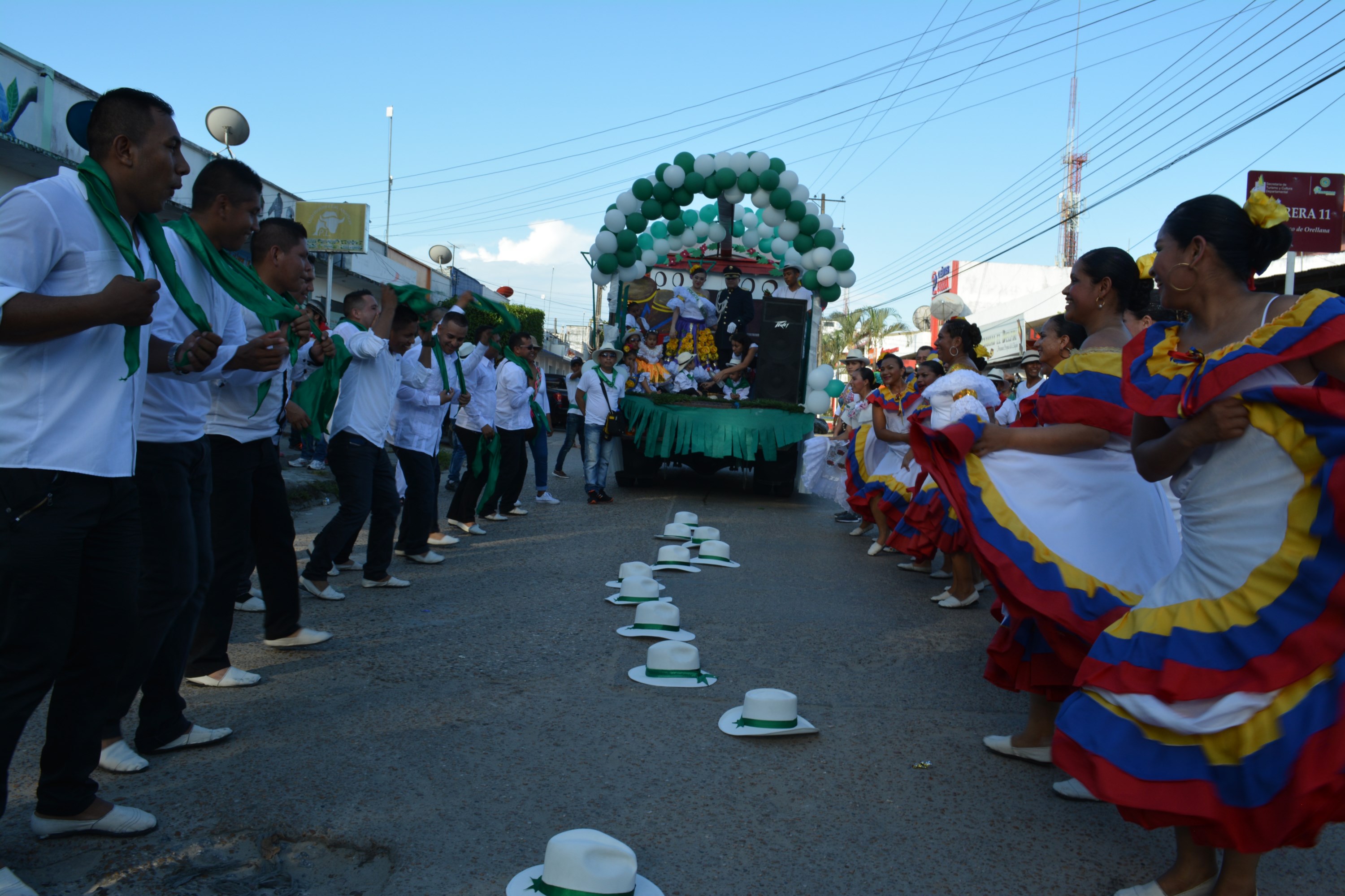 Destacada representación de los hombres y mujeres policías en Leticia Amazonas 