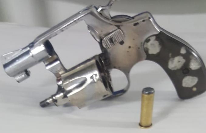 Durante-un-procedimiento-fue-capturado-un-hombre-e-incautada-un-arma-de-fuego-en-un-segundo-caso-operativo-fue-recuperada-una-motocicleta 