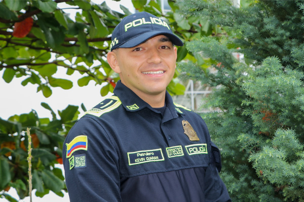 El “Policía del arte” que transforma muros en mensajes de esperanza en el área metropolitana de Pereira