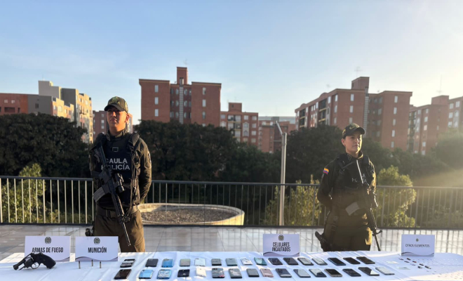 Más de 50 sim card y 30 teléfonos celulares que esta organización delincuencial utilizaba para extorsionar a ciudadanos