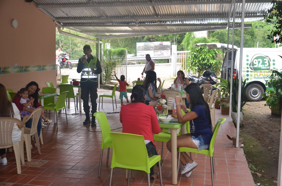 Emisora de la policía 92.3 fm, por primera vez realizó una emotiva fiesta de las madres en Mocoa.