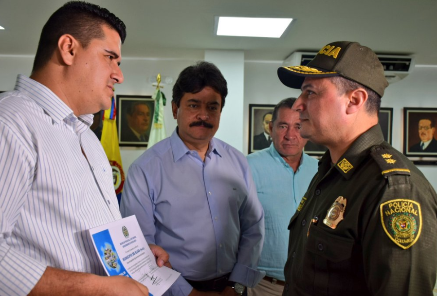  entrega_de_certificados_a_los_senores_alcaldes