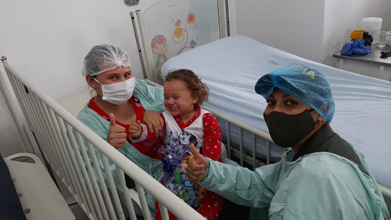 ENTREGA DE KITS Y JUGUETES A LOS NIÑOS DEL HUS 1