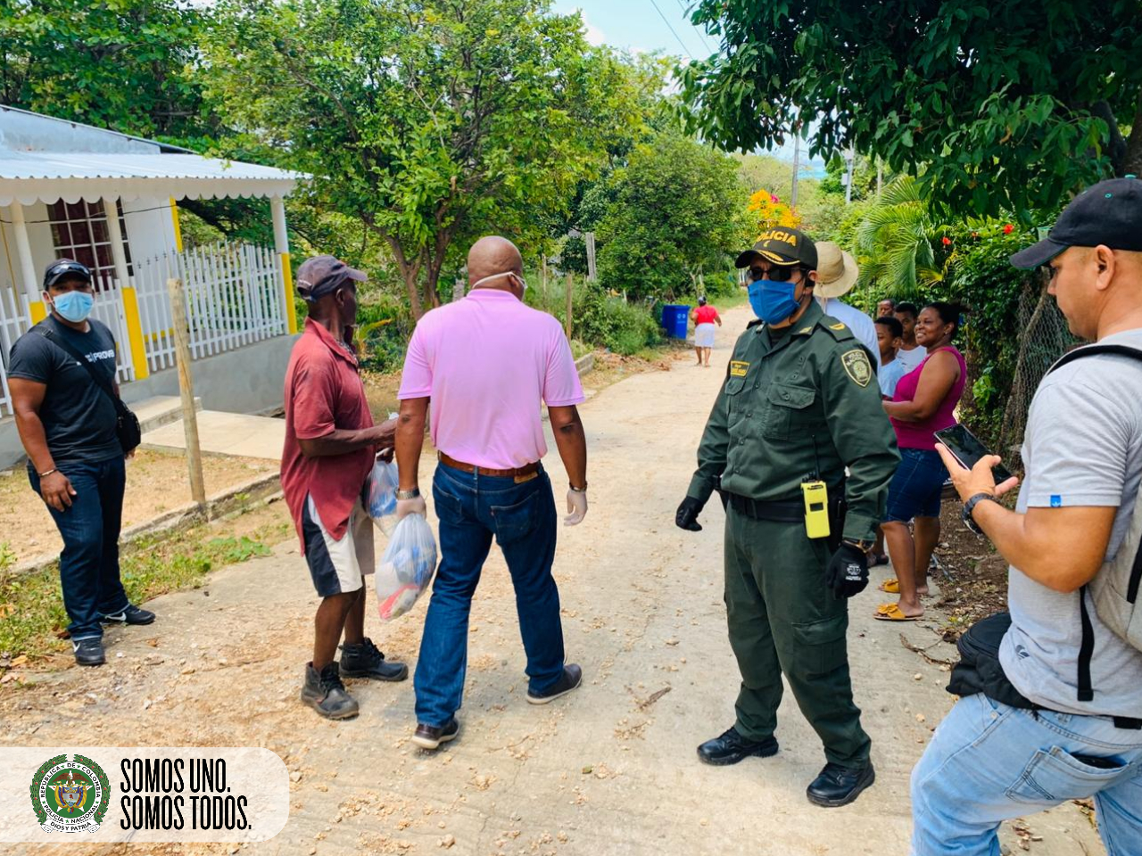 Acompañamos a la Gobernación Departamental en la entrega de 100 mercados