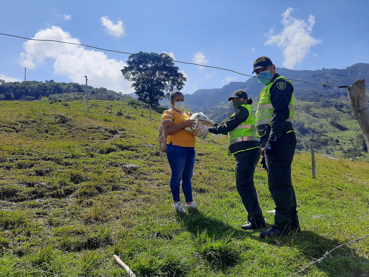 Entrega_de_Mercados_a_población_vulnerable_2