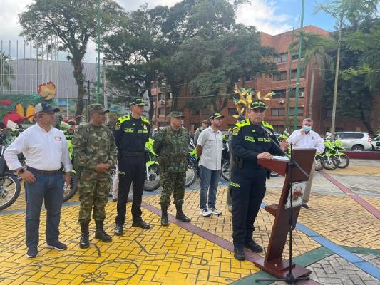 Entrega de nuevo parque automotor por parte de la Gobernación a la Policía Nacional-1