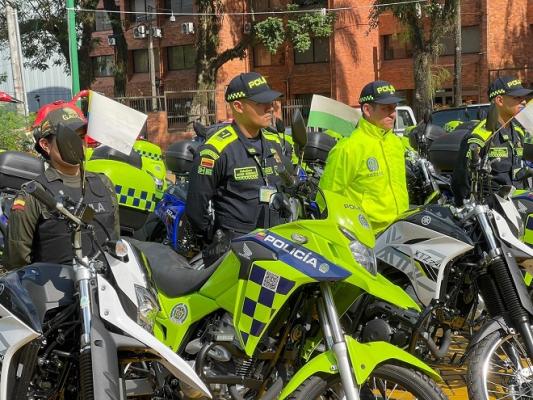 Entrega de nuevo parque automotor por parte de la Gobernación a la Policía Nacional-3