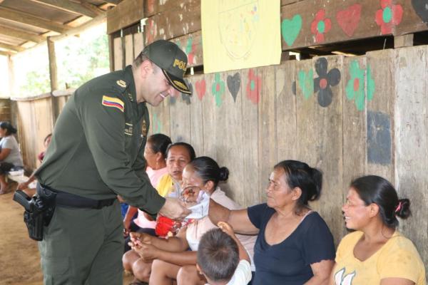 es tender la mano a quien más lo necesita