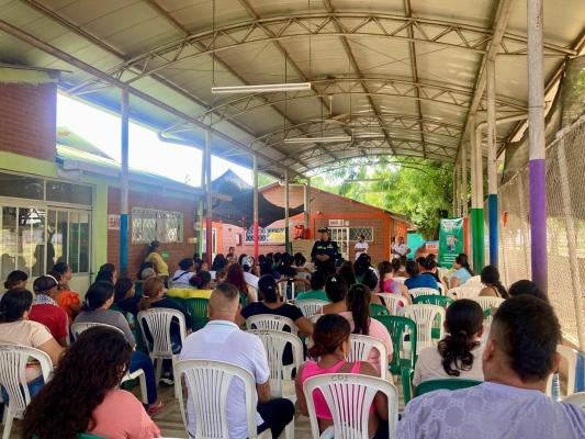 enfocada en el fortalecimiento del núcleo familiar y la prevención de las violencias en el hogar.