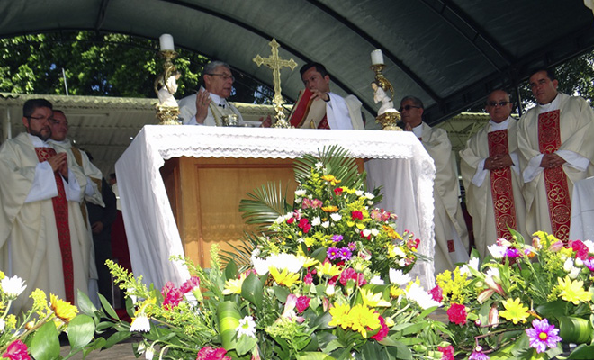 Con-misa campal-se-conmemora-el-aniversario-No-46-del-Departamento-de-Policía-Meta