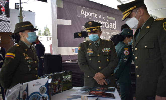 Exposición de libros de la UNIPEP Policía Nacional