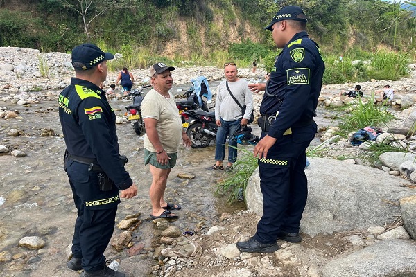 La Policía Nacional en Neiva impulsa campaña para la protección de ríos y fuentes hídricas