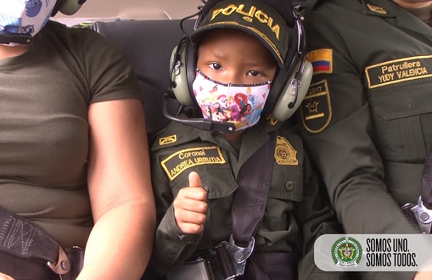 Varias especialidades ayudaron a esta pequeña de 4 años a sentirse ser Policía por un día