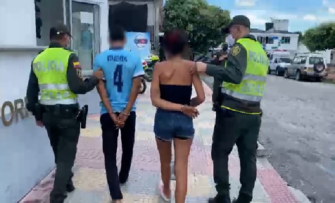 Capturada una pareja por hurtar un celular con arma corto punzante  