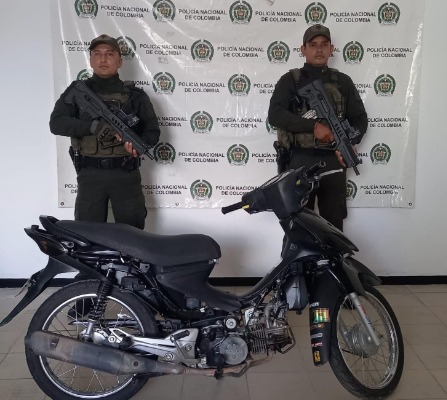 Con placa falsa el Grupo ESPARTA de la Policía Nacional recupera motocicleta