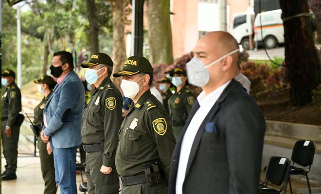 autoridades presiden juramento de auxiliares