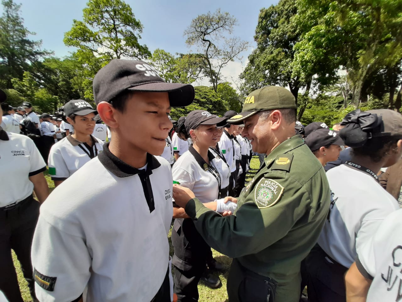 Momento de la graduación como cívico juvenil