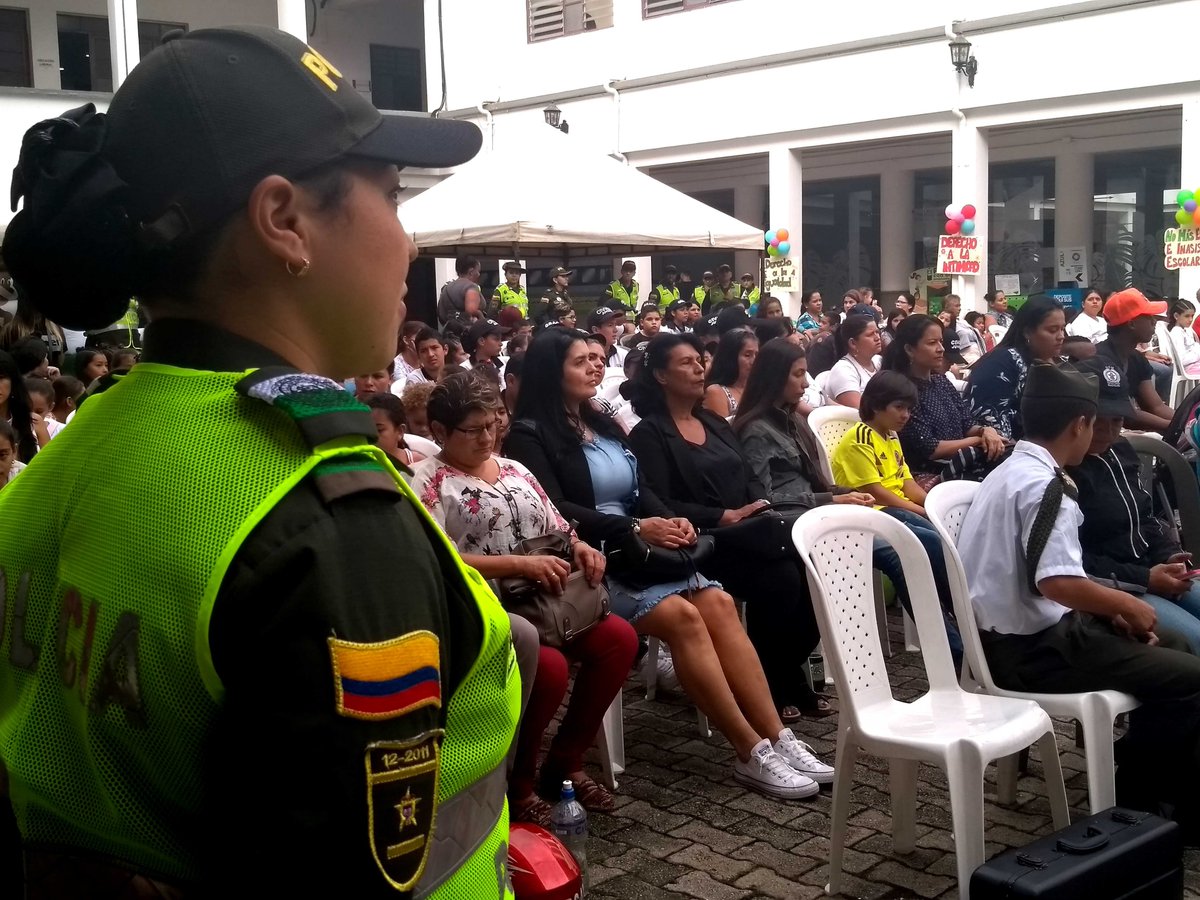 Policía de Infancia y adolescencia realiza acto simbólico en contra de violencia de los niños, niñas y adolescentes